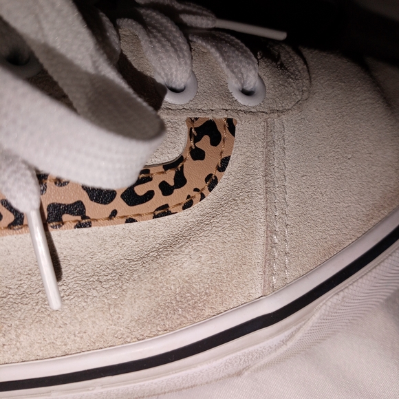 Vans Cream and Leopard Print Women's Sneakers. Need Some Cleaning But In Great S - Picture 13 of 13